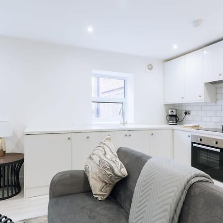 Modern 1 Bedroom Apartment In Central 입스위치 외부 사진
